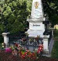 Cementerio Central en Viena: tumba de Beethoven